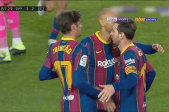 足球转会风云：莱万拒绝沙特高薪，巴萨新星欲离队，核心续约在即